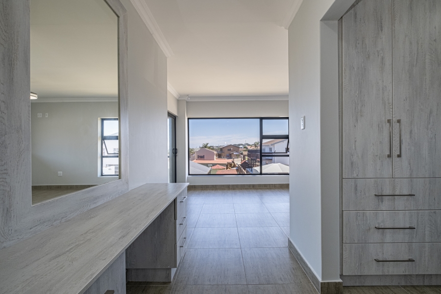 4 Bedroom Property for Sale in Wavecrest Eastern Cape